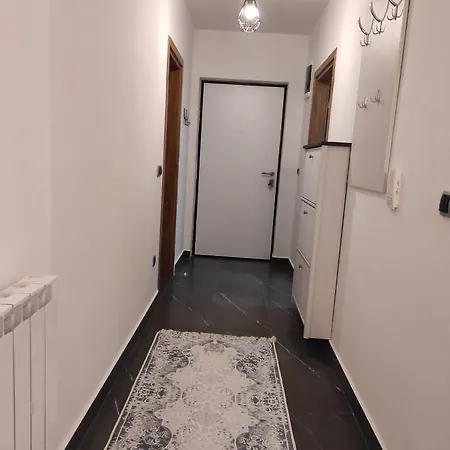 Bulevar & Free Garage 公寓 塞拉耶佛