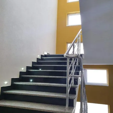 Bulevar & Free Garage Appartamento *
