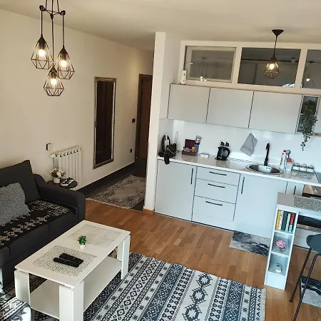 Bulevar & Free Garage Appartamento Sarajevo